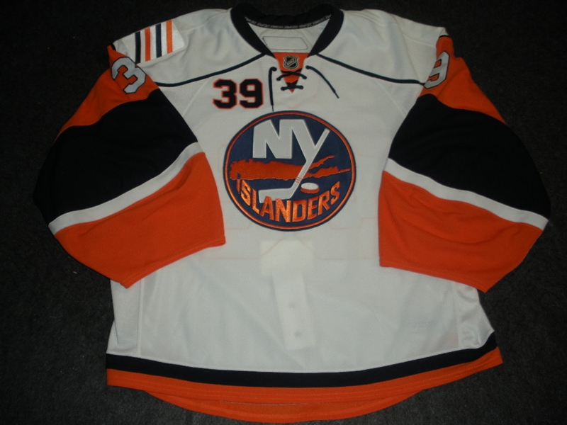 DiPietro, Rick<br>White Set 3 - Game-Issued (GI)<br>New York Islanders 2008-09<br>#39 Size: 58+G