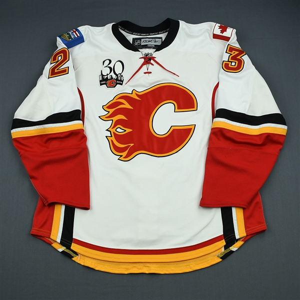 Nystrom, Eric<br>White Set 1<br>Calgary Flames 2009-10<br>#23 Size: 56