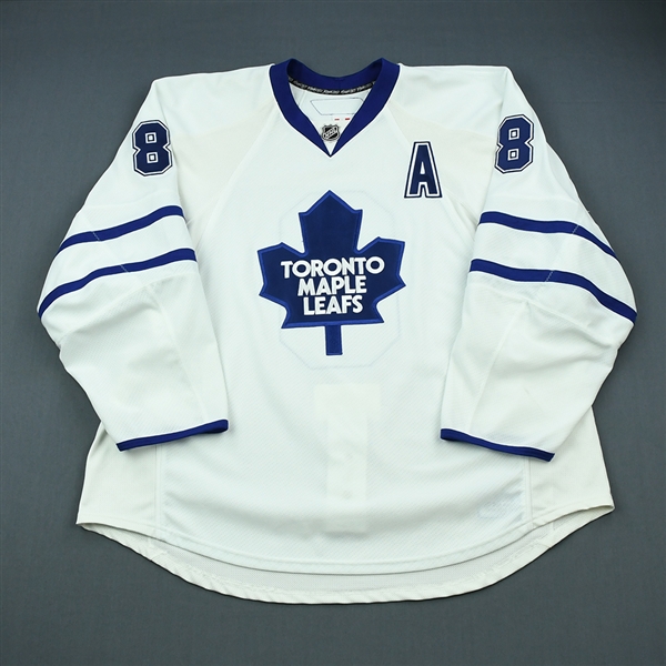 Komisarek, Michael<br>White Set 2 w/A<br>Toronto Maple Leafs 2009-10<br>#8 Size: 58+