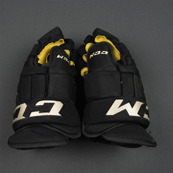 Beleskey, Matt<br>CCM HG97 Gloves, worn in Winter Classic on January 1, 2016<br>Boston Bruins 2015-16<br>#39 Size: 14