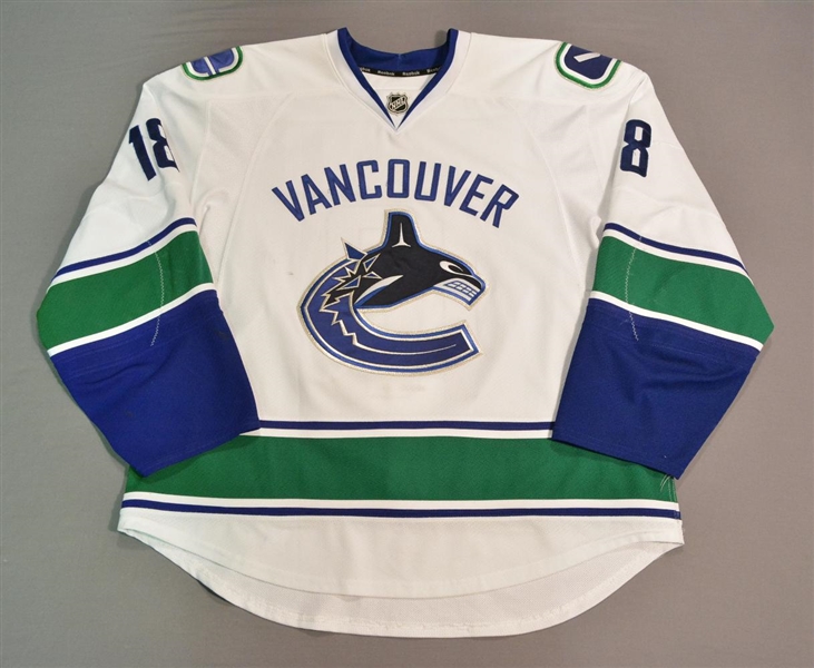 Stanton, Ryan * <br>White - Photo-Matched<br>Vancouver Canucks 2013-14<br>#18 Size: 58