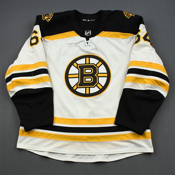 Berglund, Victor<br>White Set 1 - Game-Issued (GI)<br>Boston Bruins 2018-19<br>#64 Size: 56