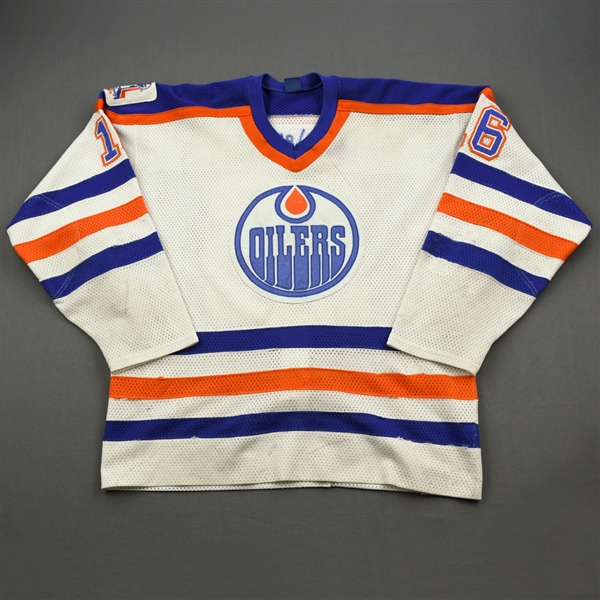 Buchberger, Kelly *<br>White w/Oilers 88-89 10th Anniversary Patch<br>Edmonton Oilers 1988-89<br>#16 Size: L