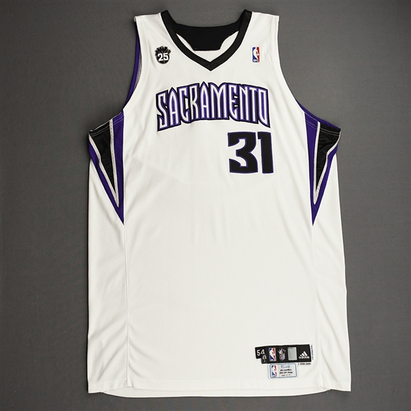Hawes, Spencer<br>White Set 2 w/25th Anniversary Patch - Worn 1 Game 2/5/10<br>Sacramento Kings 2009-10<br>#31 Size: 54+4