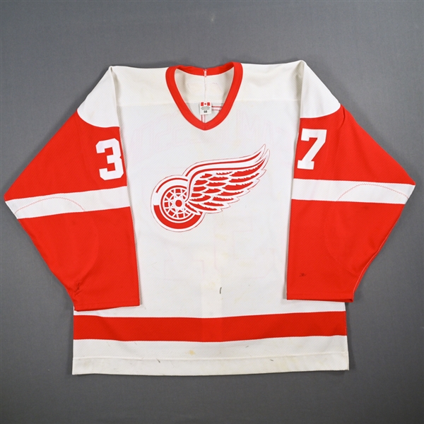 Samuelsson, Mikael *<br>White Playoff Set<br>Detroit Red Wings 2005-06<br>#37 Size: 56