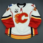Langkow, Daymond * <br>White Set 1 (Ken Mace Estate)<br>Calgary Flames 2009-10<br>#22 Size: 52