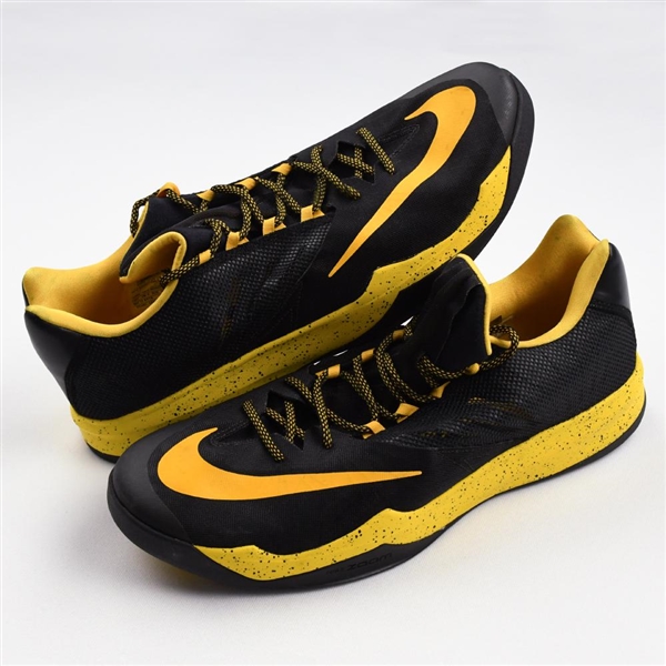 Iguodala, Andre *<br>Nike Zoom PE - April 5, 2015 @ San Antonio Spurs<br>Golden State Warriors 2014-15<br>#9