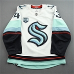 Blackwell, Colin<br>White Set 2 w/ Inaugural Season Patch<br>Seattle Kraken 2021-22<br>#43 Size: 54