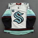 Blackwell, Colin<br>White Set 3 w/ Inaugural Season Patch<br>Seattle Kraken 2021-22<br>#43 Size: 54