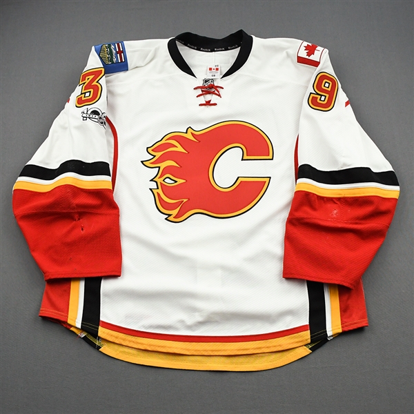 Chiasson, Alex *<br>White Set 3 Playoffs w/ NHL Centennial Patch - Photo-Matched<br>Calgary Flames 2016-17<br>#39 Size: 58