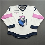 Dosdall-Arena, Kiira<br>Breast Cancer Awareness - Worn March 12, 2022<br>Metropolitan Riveters 2021-22<br>#17 Size: MD