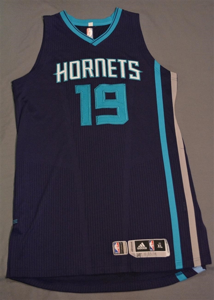 Hairston, PJ<br>Purple Regular Season - Worn 1 Game (12/23/14)<br>Charlotte Hornets 2014-15<br>#19Size: XL+2