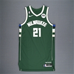 Holiday, Jrue<br>Green Icon Edition - 12/5/2022 (Recorded a Double-Double)<br>Milwaukee Bucks 2022-23<br>#21 Size: 48+6