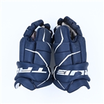 Packer, Madison<br>True Catalyst XSE Gloves<br>Metropolitan Riveters 2022-23<br>#14 