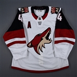 Hjalmarsson, Niklas *<br>White Set 1 w/A<br>Arizona Coyotes 2019-20<br>#4 Size: 56